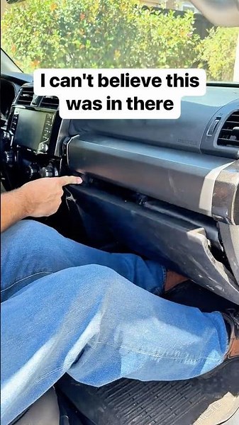 I had no idea my car had a cabin air filter—or that it could get this dirty! 🚙 Now I replace mine