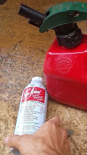 Outboard Seafoam SHOCK Treatment #outboards #outboard #seafoam #boat #boats #boatlife #marinemechanic #boatmechanic #mechanicsoftiktok #evinrude #fyp