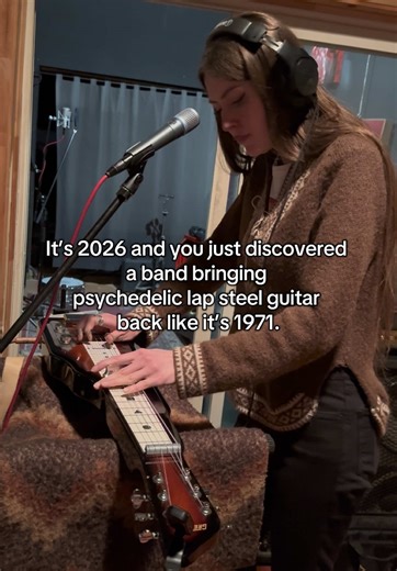A new rock band bringing psychedelic lapsteel guitar back like it’s the 70s again? Who’s in? #lapsteelguitar #70srock