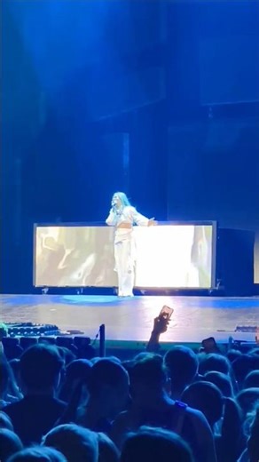Becky Hill - Outside The Love LIVE - Royal Arena Copenhagen 19. Okt 2025 #beckyhill #outsidethelove