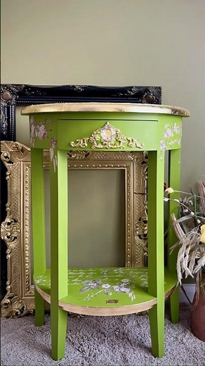 Bold Green Table Makeover | Resin, Gold Leaf & Transfers By Redesign!