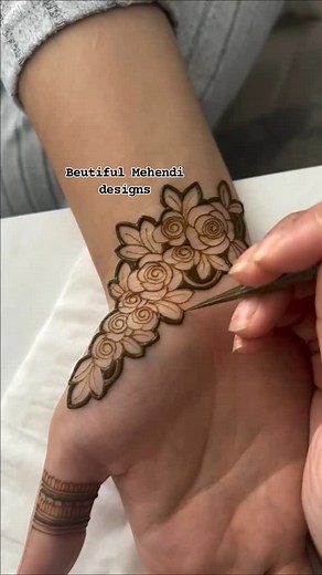 Beutiful Mehendi designs. ಸುಂದರವಾದ ಮೆಹೆಂದಿ ವಿನ್ಯಾಸಗಳು. . . . . . . . . #mehendidesign #sapnamehendiarts #trendingdesigns #kannada #bengaluru #beutifuldesign #bridalmehndidesigns #latestmehndidesign #bridal | Sapna Mehendi Arts - Bengaluru