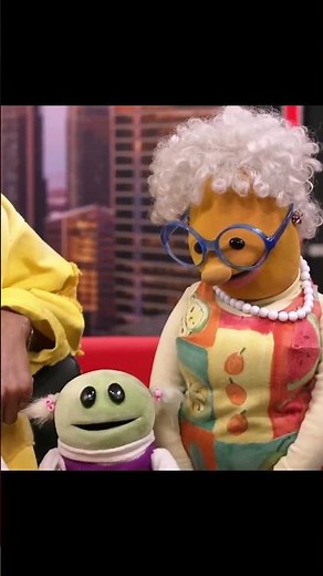 Mona providing all the right answers 😌 #nanalan #puppets #interview #mona #funny