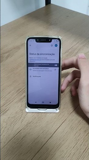 Como ativar ou desativar a sincronização automática de contatos no Moto g7 Play