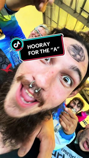 CONGRATS to our very own dinkleberry!!! He got that name by landing in a tree one of his first jumps… look at him go now 😁😎🤘🏼 never give up! Follow your dreams!! Book your jump today to see what living a dream feels like! 💪🏼 #Skydive #Skydiving #student #msu #um #michigan #wolverines #spartans #adventure #adrenaline #license #livingadream