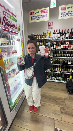 trying the viral 7/11 debloat drink in 📍TOKYO !!! I was surprised I love this drink, it’s sour and not too sweet 🍇🍋 #japan #japantiktok #japan711 #trending #travel