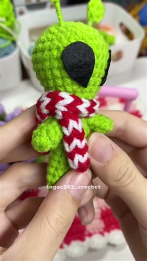 Christmas with Alien #crochet #funnycrochet #alien #keychain #amigurumi
