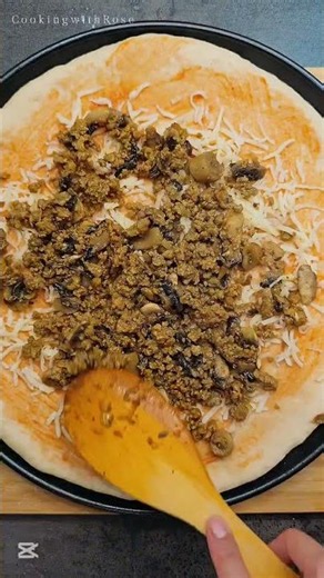 The Ground Beef & Mushroom Pizza You'll Crave Again and Again 🍕