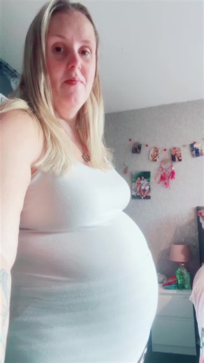 38 weeks 1 day pregnant and still on baby yet 🩷🤰 come on little girl mummy excited to meet you now! Had to jump on the trend #pregnant #fyp #38weekspregnant #jumpingonthetrend #pregnancy 🤰🤰