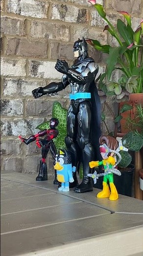 RETRACTABLE Spider-Man Web Shooter! 🕸️🔴🔵