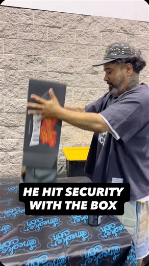 Sneaker Con | @twojskicks UNBOXING OUR GODZILLA SLIDES. SECURITY GOT HIT WITH THE BOX 📦 ☀️ Ft Lauderdale Jan 10 🌵 San Antonio Feb 7 ⛩️ Nagoya Feb 14 🎟️... | Instagram