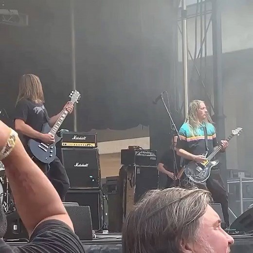 Fu Manchu - “Saturn 3” live video from the Aftershock festival in Sacramento, CA. Tap screen to watch / hear song. Video - @leah_rene916 #fumanchu #fumanchuband | Fu Manchu