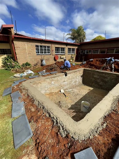 Lining Bullnose Copings for New Swimming Pool