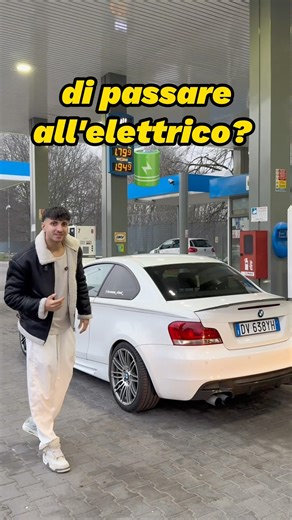 Cacci i soldi o giri in monopattino? 💰 #benzina #tasse #scandalo #diesel #automobile #italia