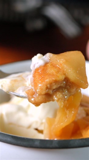 Perfect Apple Cobbler RECIPE: https://www.inspiredtaste.net/63195/apple-cobbler/ This is truly the best homemade apple cobbler recipe we have ever made. The easy filling has fresh apples, cinnamon, and maple syrup, and the topping reminds me of a brown sugar cookie with a soft, fluffy, sweet biscuit in the middle. 🍎Ingredients🍎 Cobbler Topping 12 tablespoons (170g or 3/4 cup) unsalted butter, melted and cooled slightly 2 cups (260g) all-purpose flour 2/3 cups (135g) light brown sugar 2 teaspoo