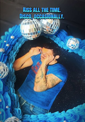 Harry styles cake at the bakery🪩🙈 #hivebakery #bakery #fyp #harrystyles #aperture