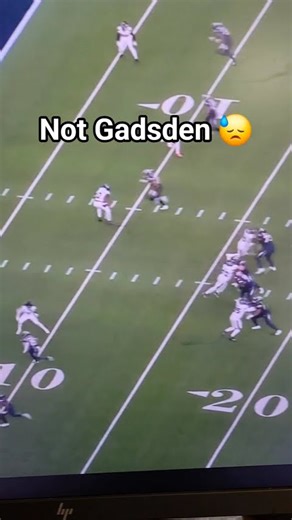 #Chargers had a 60-yard play...then Gadsden tipped up a pass for a #Texans pick 😬