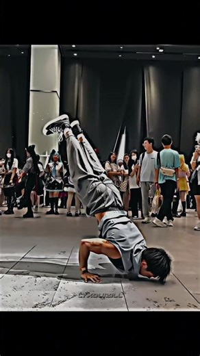 World Champion Calisthenics Crazy Push Ups Public? 🥶🔥 #shorts #calesthenic #trending