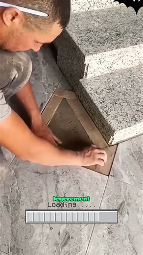 BatShorts on Instagram: "Cette astuce change tout pour poser des carreaux #construction #astuce #travaux #fblifestyle Découvrez une technique simple pour réussir la pose d’un carreau dans un angle difficile. Grâce à un gabarit en papier, la découpe devient précise et le carreau s’ajuste parfaitement, sans espace ni erreur. Une méthode efficace utilisée par de nombreux artisans pour gagner du temps et éviter le gaspillage. Et vous, avez-vous déjà essayé cette technique ? #carrelage #construction 