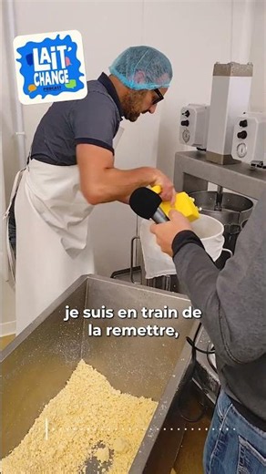 Le moulage d'un Cantal Fermier