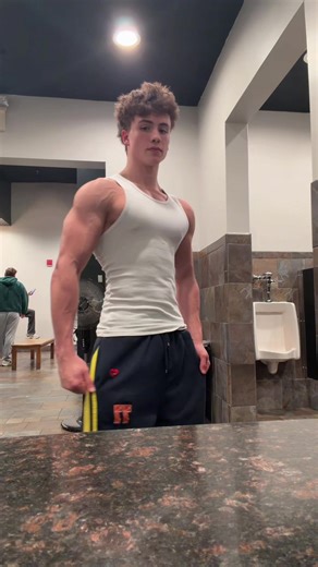 Yes push #sorenlifts #physique