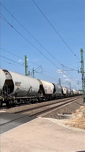 193 006 Akiem (PSZ,a.s.) Vectron grain freight train passes Érd Hungary