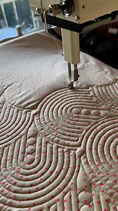 Echoed Clam Jam is a super fun (no backtracking) tiled clam design which means it’s easy to align! www.sewshabbypantos.com | Sew Shabby Quilting