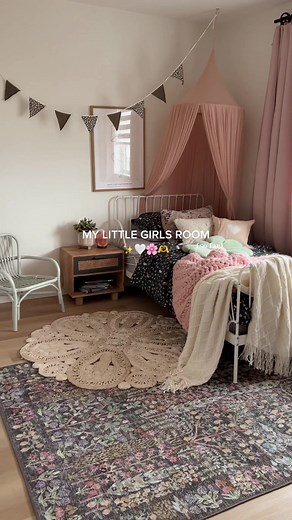 Adorable Girls Room Decor Ideas - Cute Rug and Canopy!