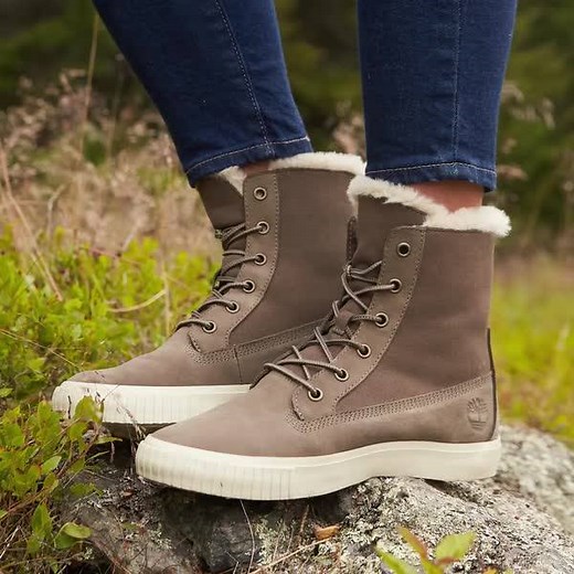 Worn up or folded down, the Skyla Bay fleece-lined boot delivers two different (but equally cute) colder-weather looks. https://bit.ly/3oFiR3g | Timberland