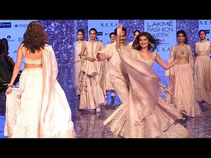 Tara sutaria Stunning Dance During LFW SR 2020 Ramp Walk