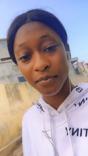 Vidéos de poupeemimi1 (@poupeemimi1) avec son original - poupeemimi1