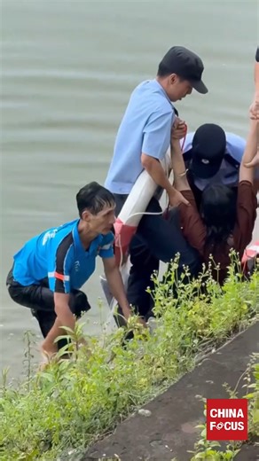 4.1M views · 217K reactions | A true everyday hero!❤️A 50-year-old delivery man saw someone in danger — and didn’t hesitate. He jumped from a 10-meter-high bridge to save a life, then left quietly without giving his name. | China Focus | Facebook