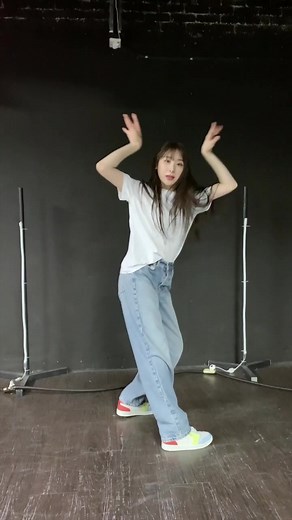 네추럴 뱀파이어 👕👖 #HUSHRUSHChallenge #HUSHRUSH #이채연 #LEECHAEYEON #챌린지 #Challenge