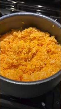 This Mexican Cheesy Chicken and Rice is always a hit at my house!! 😋🔥