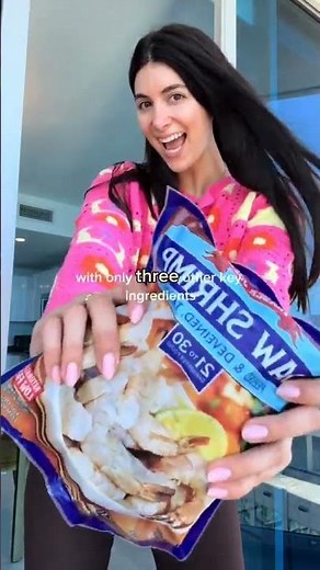 15 minute easy shrimp scampi w/ spinach recipe!! This yummy dinner is sooooooo tasty and satisfying.