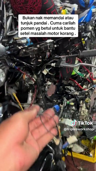 Vf3i v2 wiring cair motor takde respons . Kita bantu selesaikan masalah customer . Jaga jaga pada kaki looping . Silap looping terbakar motor karang😅 #vf3iproblem #triplesworkshop #triplesrescue #tripleSdyno #fyp #fypシ゚viral #vf3imodified #vf3i #vf3iproblem #symvf3i #185 #vf3i185cc_official