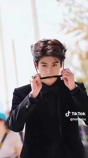 Zhang Ling He: The Rising Star in Entertainment
