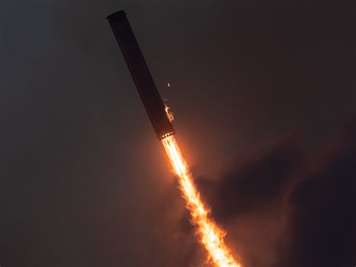 NSF近距离看星舰五飞助推器回收