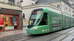 🗓️ Bientôt la nouvelle ligne A du Tramway à #Angers ! [ #4Janvier ] Découvrez, en ce moment, les 3 différents tramways en circulation 👇 | Ville d'Angers