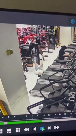 Trainer accidentally steps on treadmill and falls in Seoul, South Korea