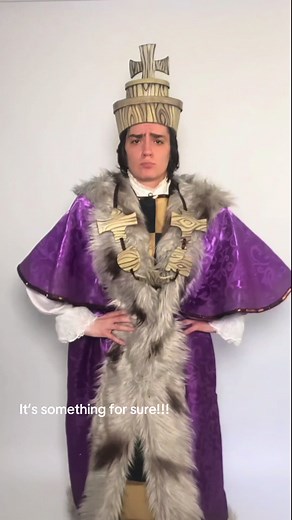 KINGER COSPLAY BUILD!!! What do you think 👑⭐️♟️✨ #cosplay #tadc #theamazingdigitalcircus #kinger #kingercosplay