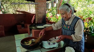 Pollo con Rajas y Jocoque Bien Sabroso Así se Cocina en el Rancho Buenas tardes los saludo con mucho gusto, miren hoy hice una receta que me pidieron es Pollo con Rajas y Jocoque Bien Sabroso Así como se Cocina en el Rancho es muy fácil de hacer, una receta de pollo sencilla pero bien sabroso. #asisecocinaenelrancho #recetadepollo #recetafacil Gracias por mirarme y por su apoyo los quiero mucho que Diosito los bendiga. | Así se Cocina en el Rancho