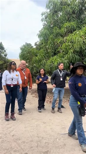 Liceo Bicentenario Padre Alberto Hurtado Cruchaga on Instagram: "🍇🤝 Visita institucional al Liceo Padre Alberto Hurtado 🤝🍇 Recibimos la visita de gerentes y superintendentes de la Minera Doña Inés de Collahuasi, quienes conocieron en terreno el trabajo formativo que se desarrolla en el Liceo Padre Alberto Hurtado, junto a Gastón Hormazábal, Gerente de Recursos Humanos, Daniel Briceño y Roberto Flores, Superintendentes de Recursos Humanos. Durante la jornada, las y los visitantes recorrieron 