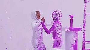 Watch Keep It Spotless Season 2 Episode 9 - Three Hands