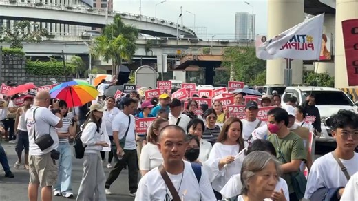 LOOK: A prayer rally is ongoing at the EDSA Shrine on Sunday, November 23, 2025, as Catholic Church leaders and various civil society organizations gather to call for accountability and moral governance. Hundreds of parishioners joined the procession, which will be followed by a Mass to be presided over by Cardinal Pablo Virgilio David, and later a prayer rally organized by clergy who stressed that the mobilization is rooted in faith rather than partisan politics. | via Francis Orcio, ABS-CBN Ne