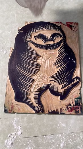 You should know about this extra step in the printmaking process! Using French chalk or talcum powder helps to preserve your woodblock as it dries up any excess ink that might be left over! Wet ink can eat away at your woodblock over time so the dryer the block the better! - This is the Walking Monster Printed in plaid! You can own one for yourself by purchasing one on my Etsy shop! Linked in bio!! - - #printmaking #woodcutprint #blockprinted #linocutprint #etchingprint #intaglio #drypoint #reli