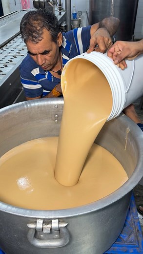 YOUR BROWN ASMR | Thickest frozen sticks🙌 Follow @yourbrownasmr for more. #asmreating #asmrmukbang #asmrfood | Instagram