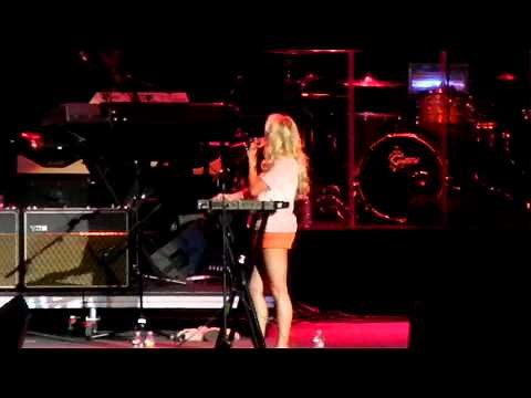 Emily Osment singing Lovesick live on stage