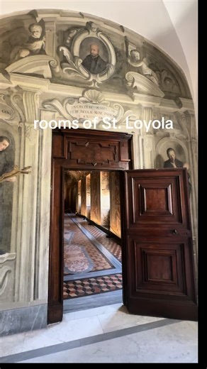 Most tourists in Rome walk right past this place… without knowing it exists. These are the rooms of Ignatius of Loyola, hidden near the Church of the Gesù. A peaceful and historic place in the heart of Rome… and the visit is completely free. One more hidden gem of Rome. Rome. #rom#romed#hiddenromes#visitromem#romeitalyscoverrome