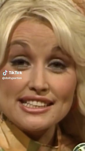 Play a song, and let your banjo ring 🪕 | dolly parton